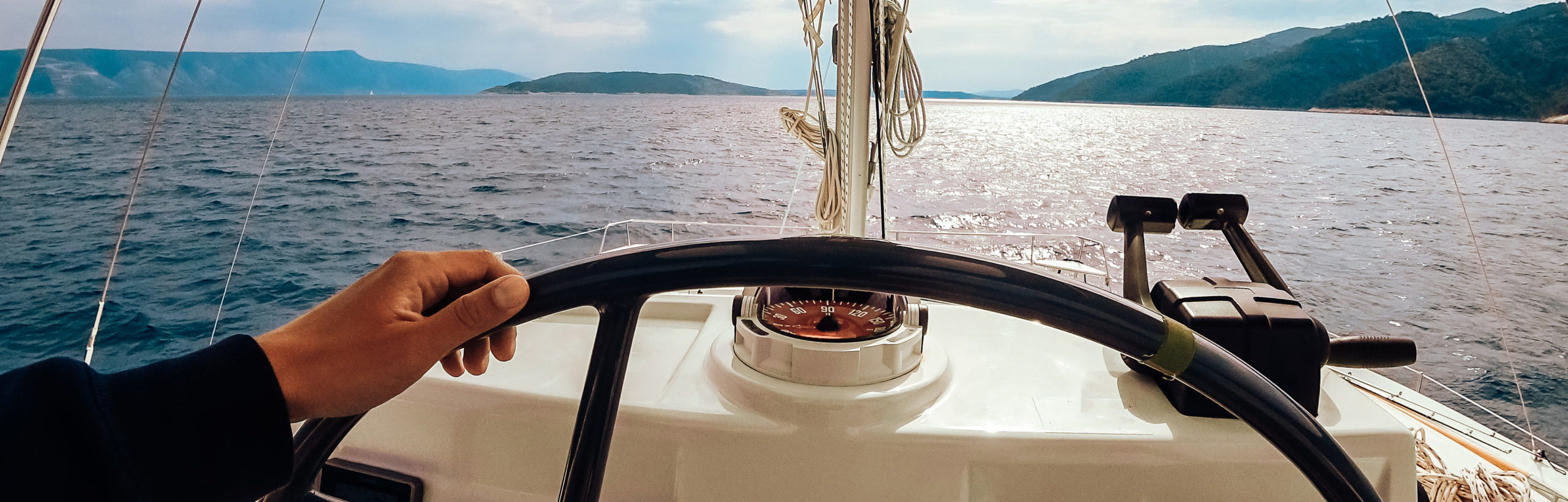 How to avoid getting injured while boating? 